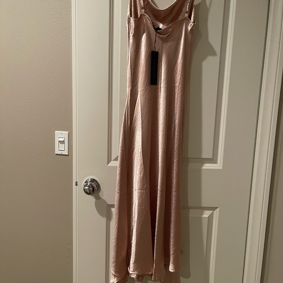 Know one cares Satin MIDI Slip Dress - Picture 5 of 7
